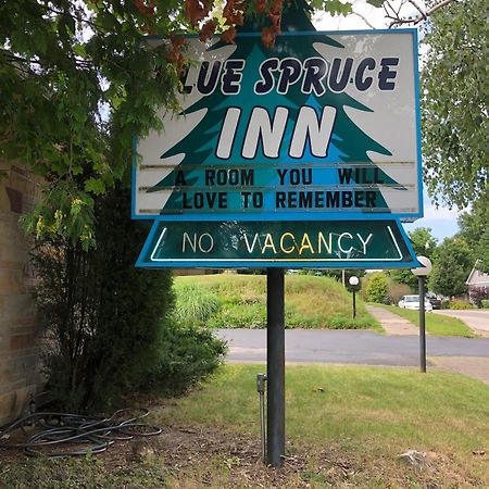 Ludington Blue Spruce Inn Bagian luar foto