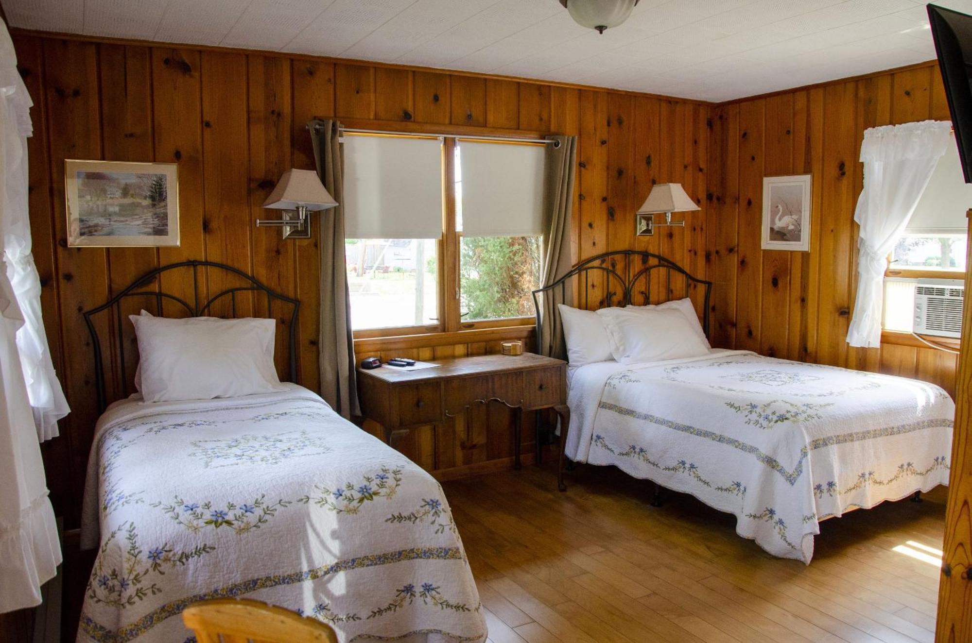 Ludington Blue Spruce Inn Ruang foto