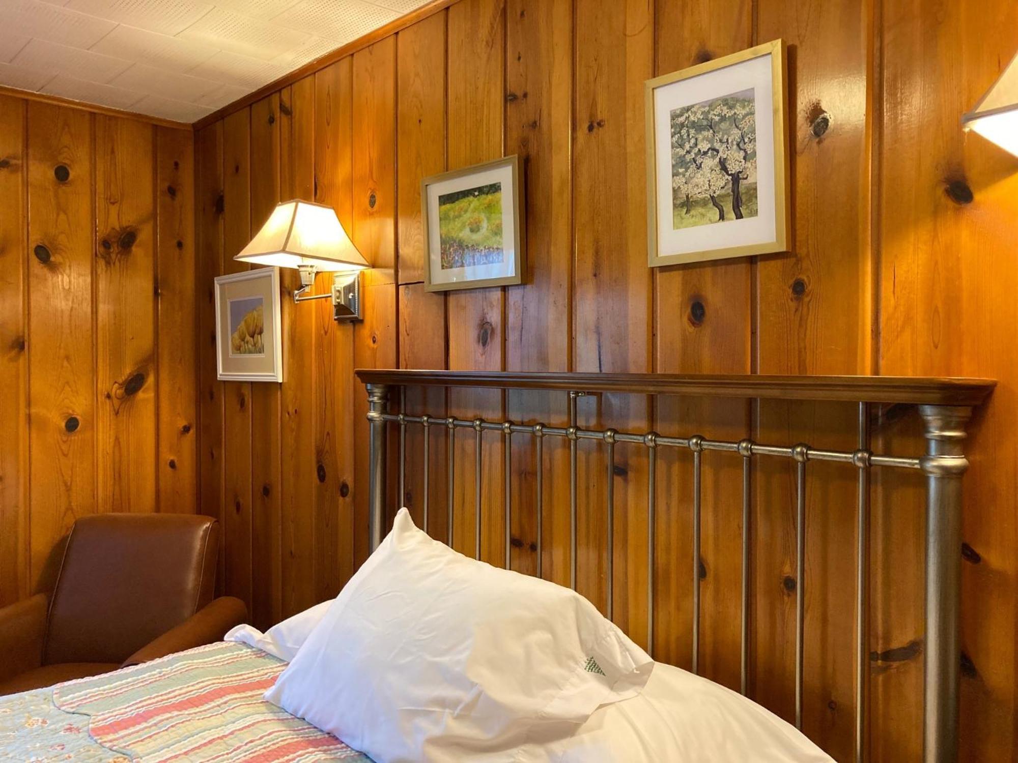 Ludington Blue Spruce Inn Bagian luar foto