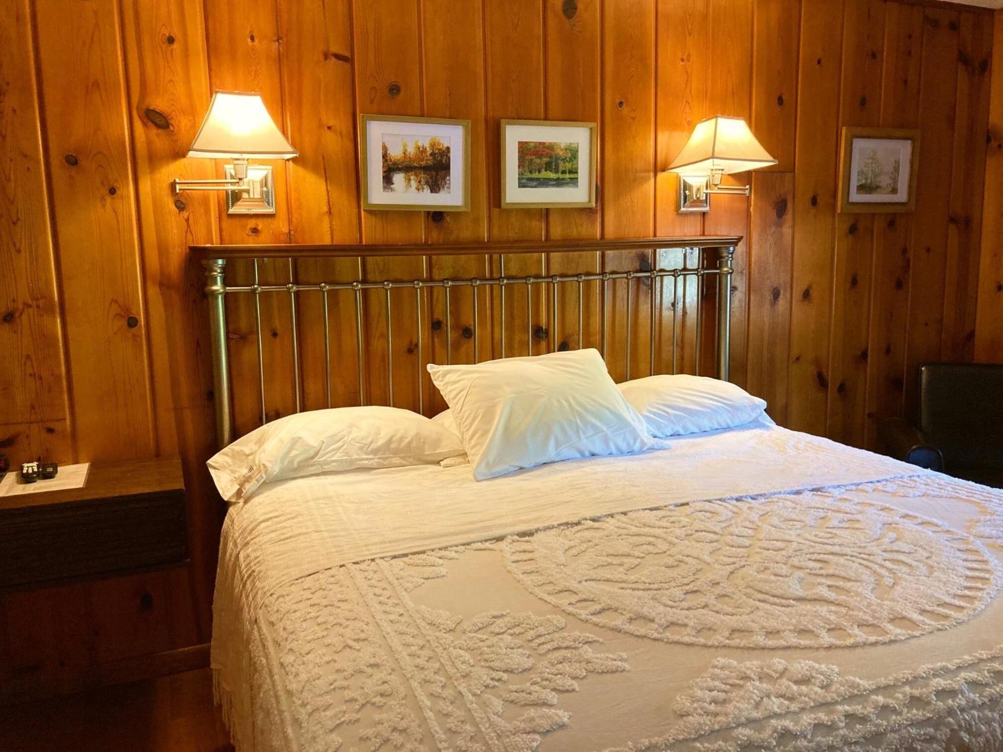 Ludington Blue Spruce Inn Ruang foto