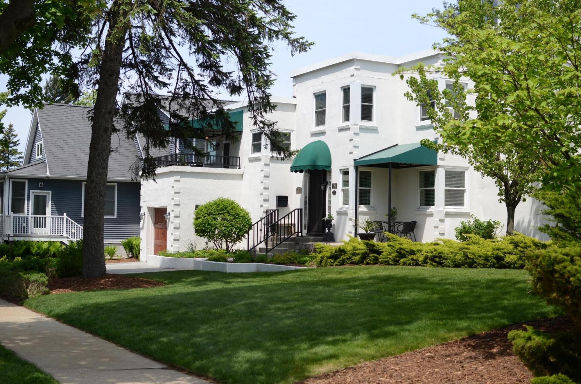 Ludington Blue Spruce Inn Bagian luar foto