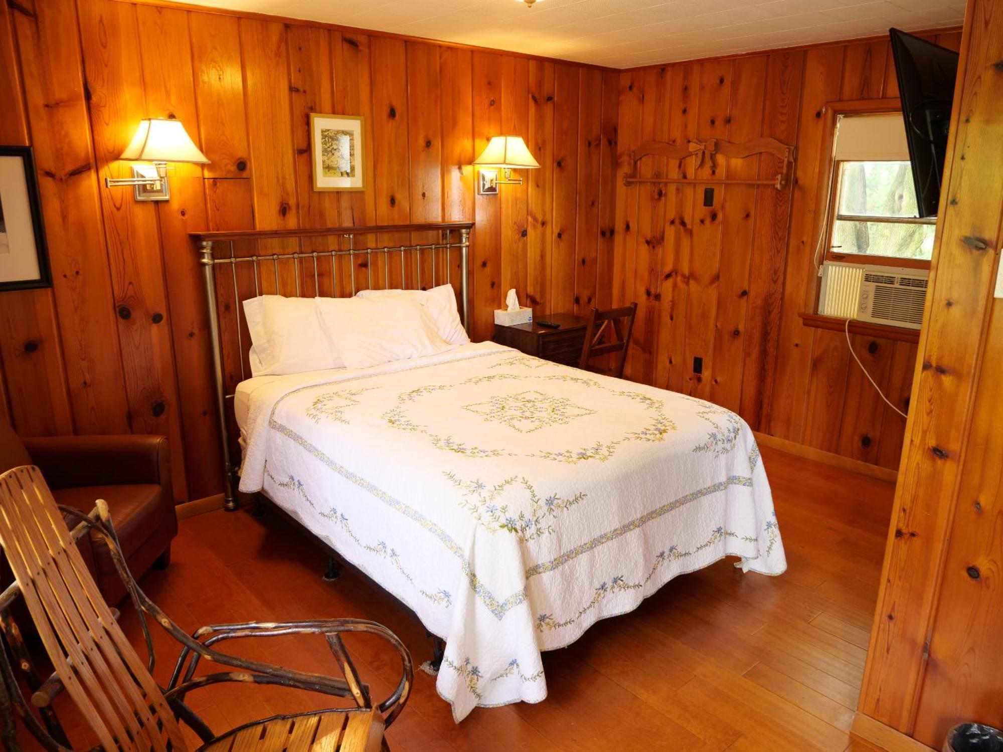 Ludington Blue Spruce Inn Ruang foto
