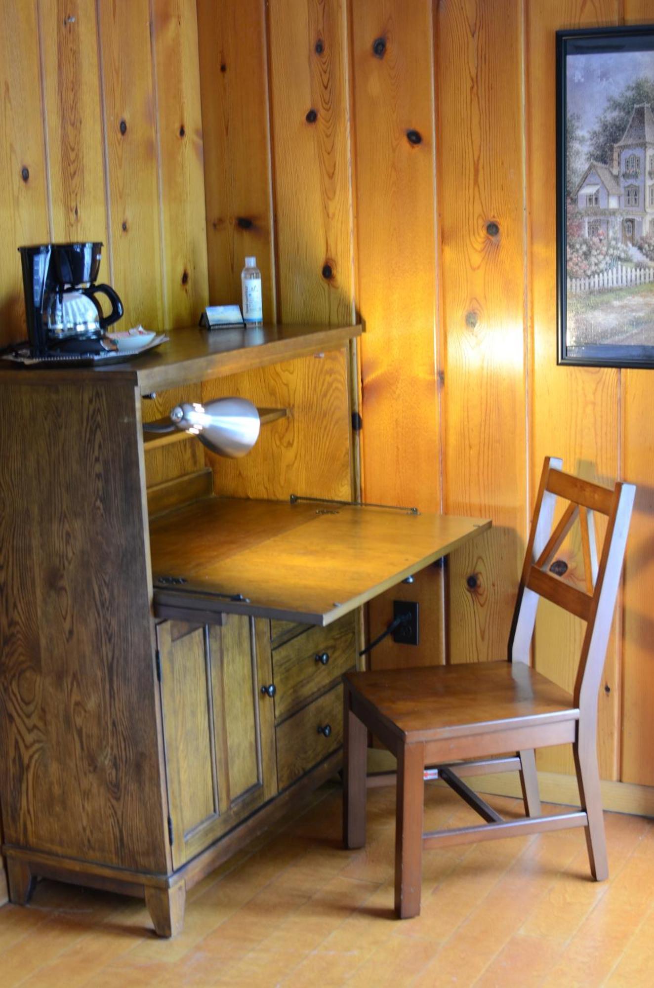 Ludington Blue Spruce Inn Bagian luar foto