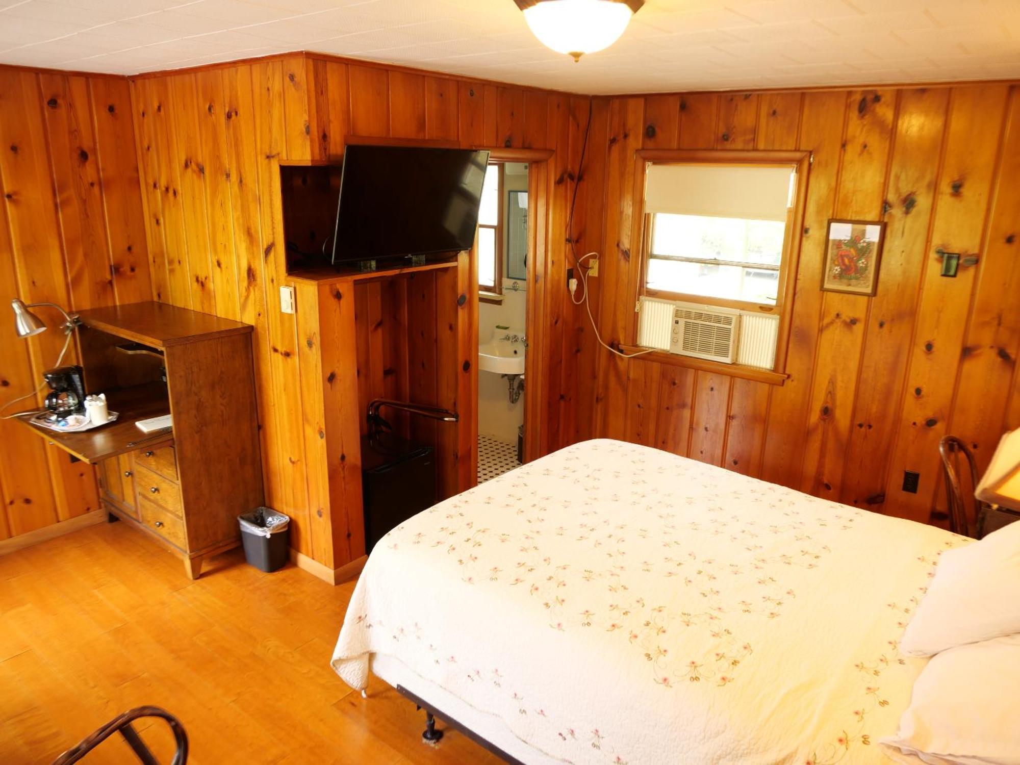 Ludington Blue Spruce Inn Ruang foto