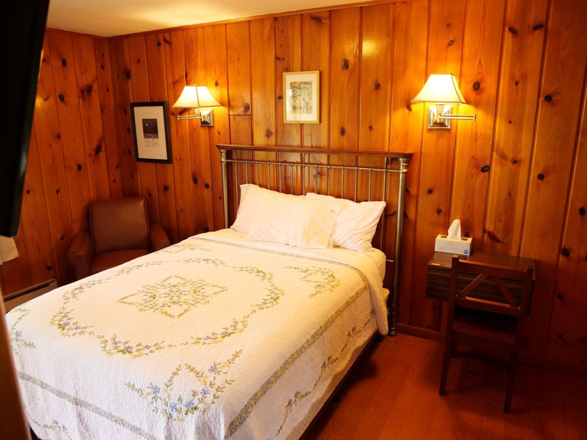 Ludington Blue Spruce Inn Ruang foto
