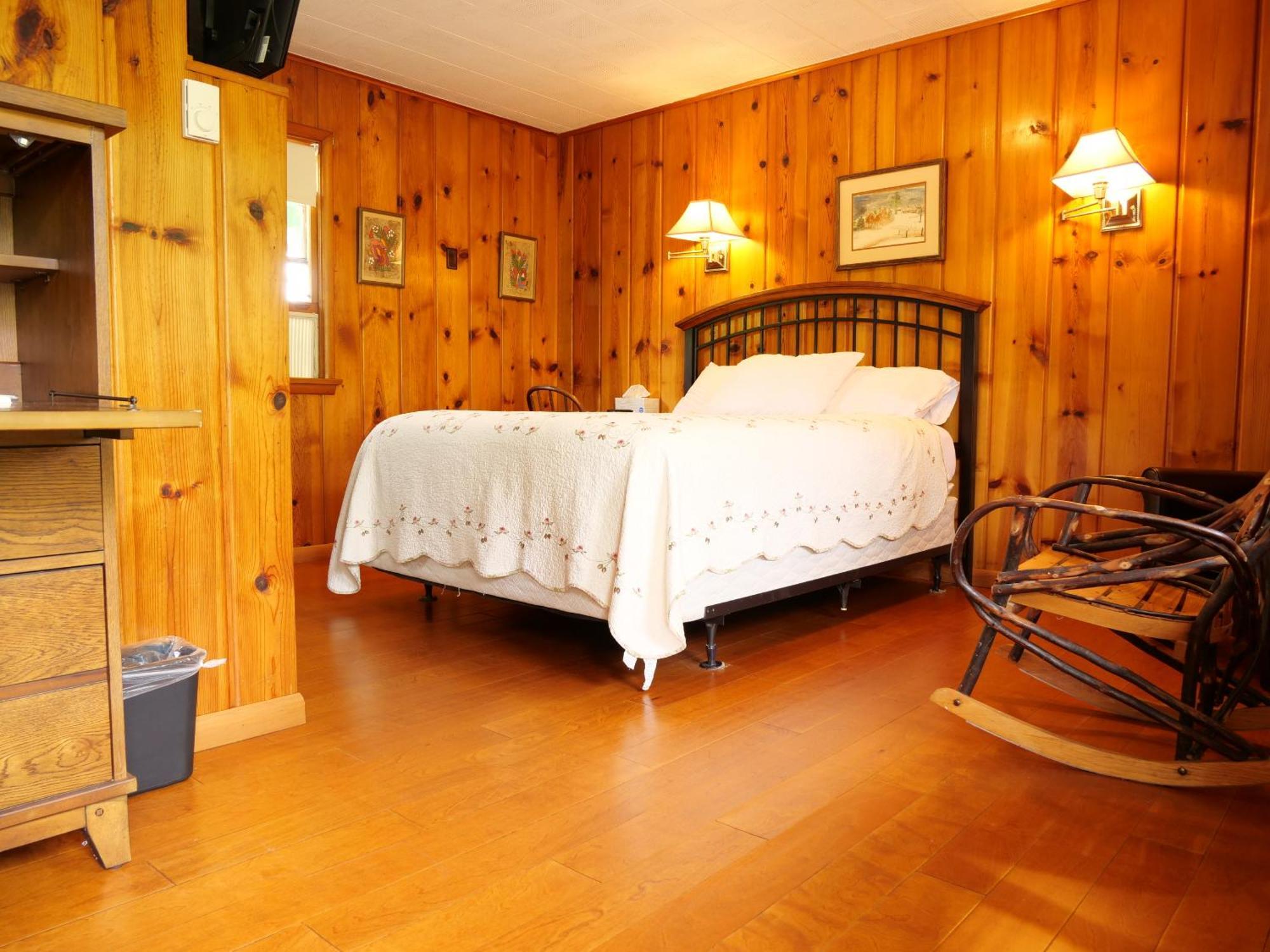 Ludington Blue Spruce Inn Ruang foto