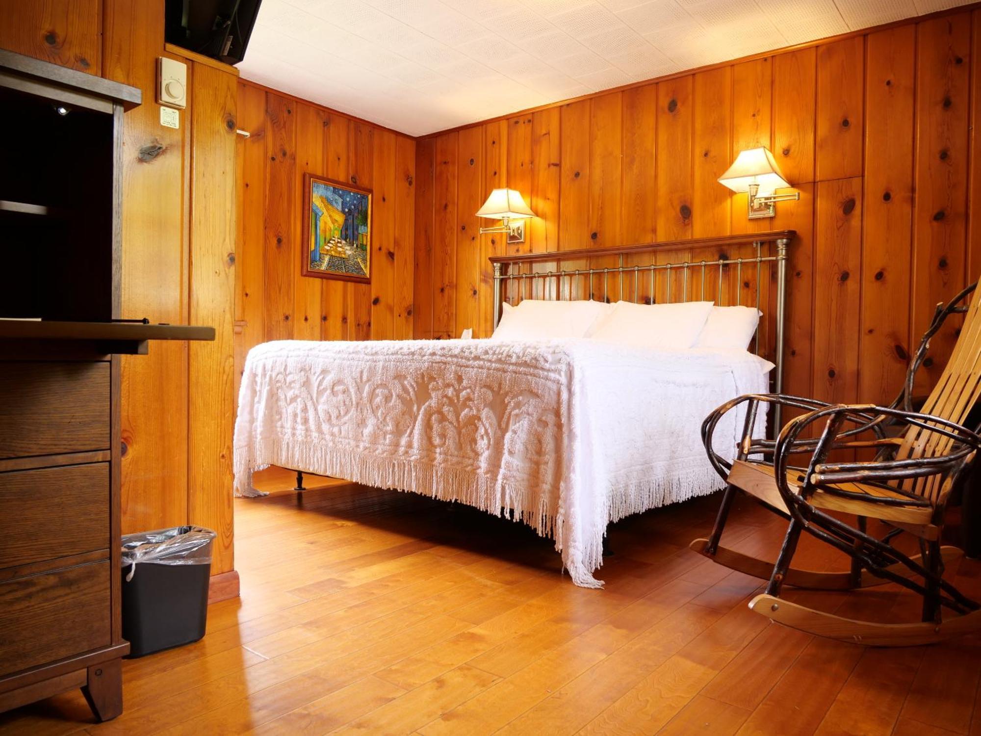 Ludington Blue Spruce Inn Ruang foto